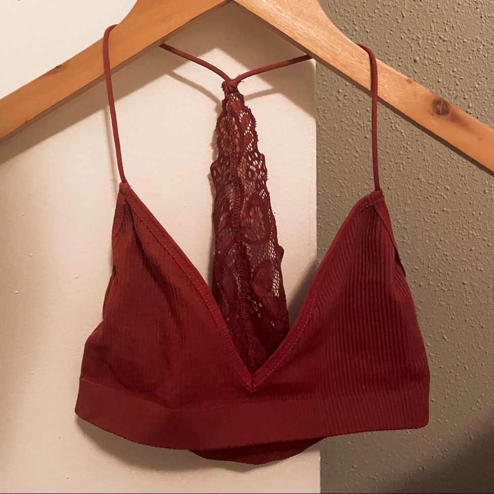 Super soft maroon lace bralette. There is a small hole next to the hem.